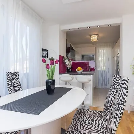 Deluxe Beni Makarska, 4 Person Sea View Apartamento